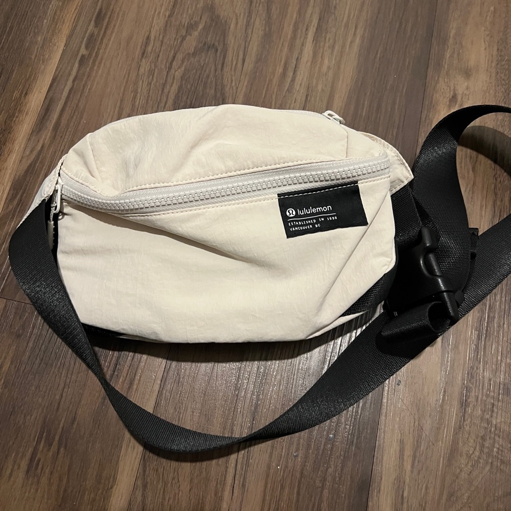 Lululemon Clean Lines Belt Bag Cream
